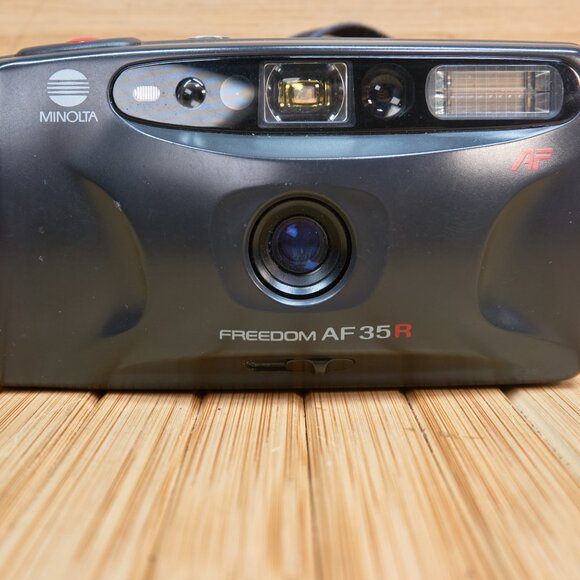 Vintage Minolta Freedom AF 35R Point and Shoot Film Camera - Picture 2 of 8